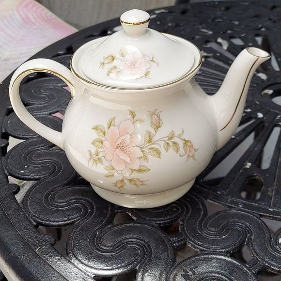 Vintage Sadler Floral Teapot - Picture 1 of 7